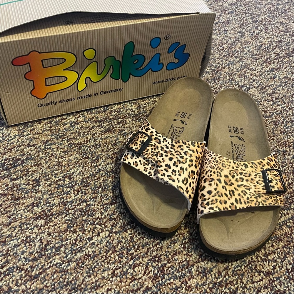 Birki’s Catalina leopard sandals